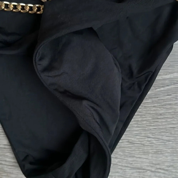 WEWOREWHAT Delilah Belted Bikini Bottoms - Picture 4 of 5